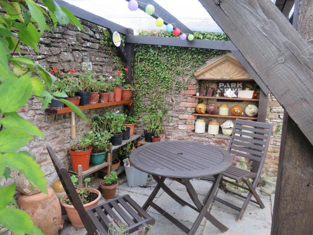 Little Orchard Apartment Pont Yates